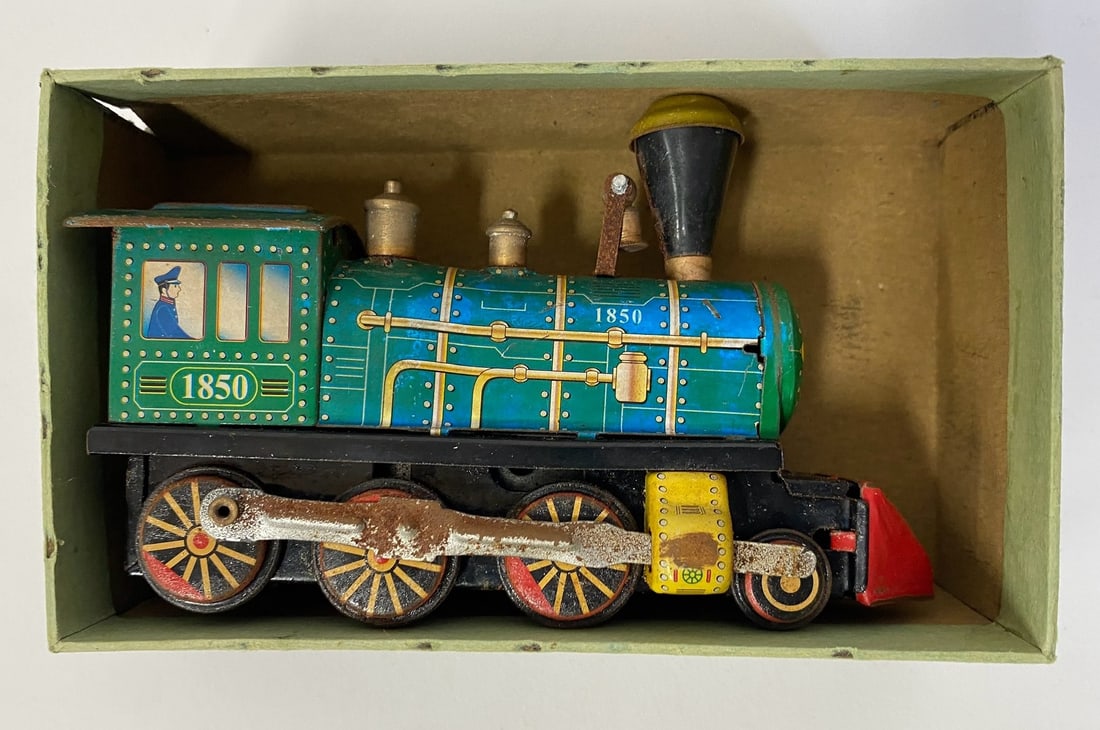 Marx Key Wind Locomotive Toy (1 of 2)