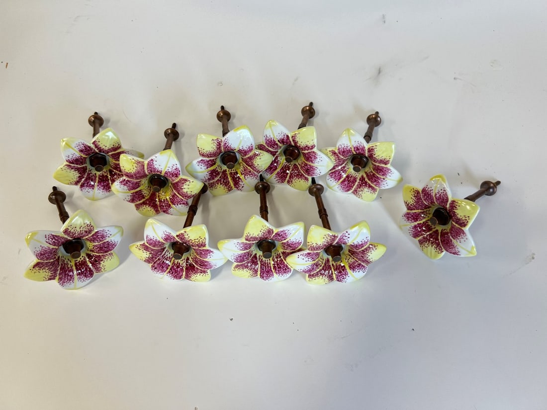 Porcelain Lily Tie Backs (10): 3 3/4"W