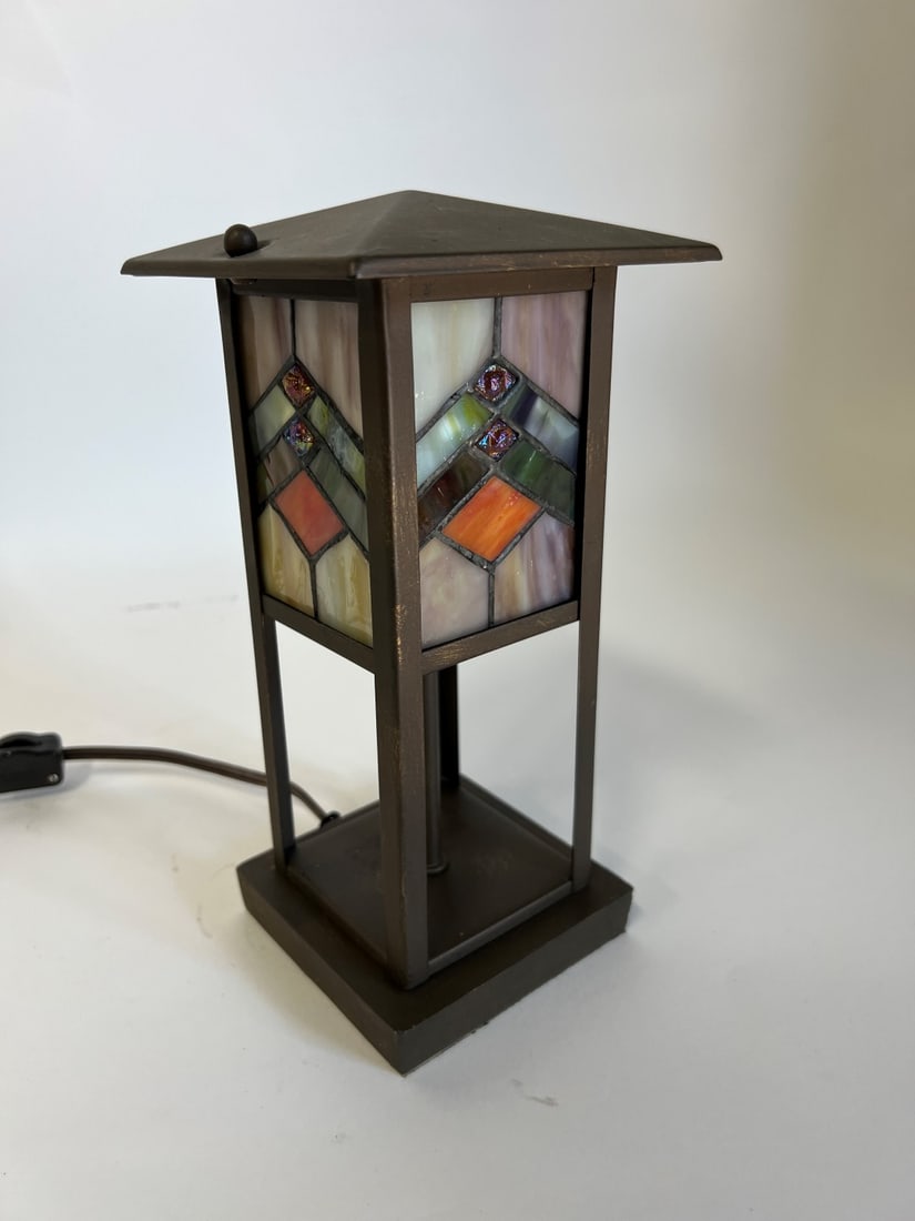 Mission Style Leaded Glass Table Lamp (1 of 3)