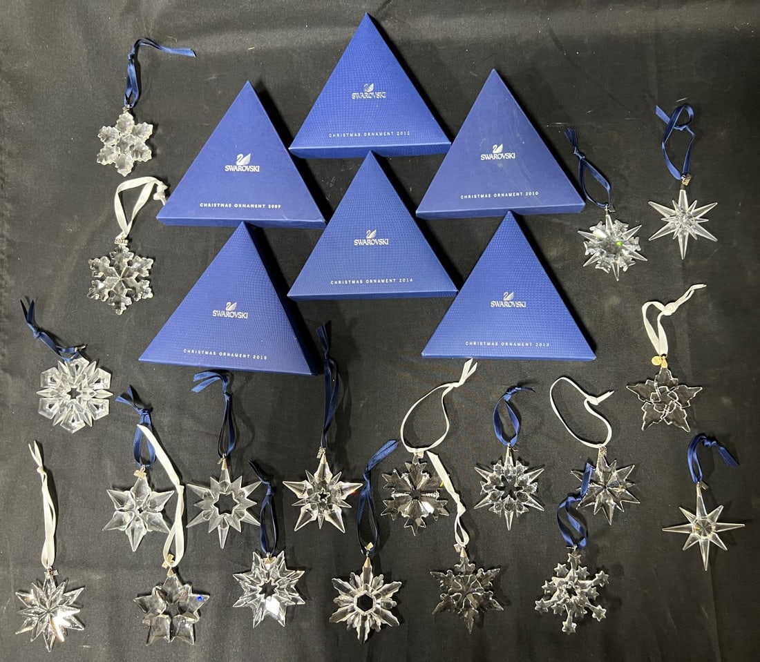 Rare Swarovski Snowflake Crystals: 1995-2021 Only missing 2006. Seven are boxd . Initially cost $75 each All are dated. Quite rare