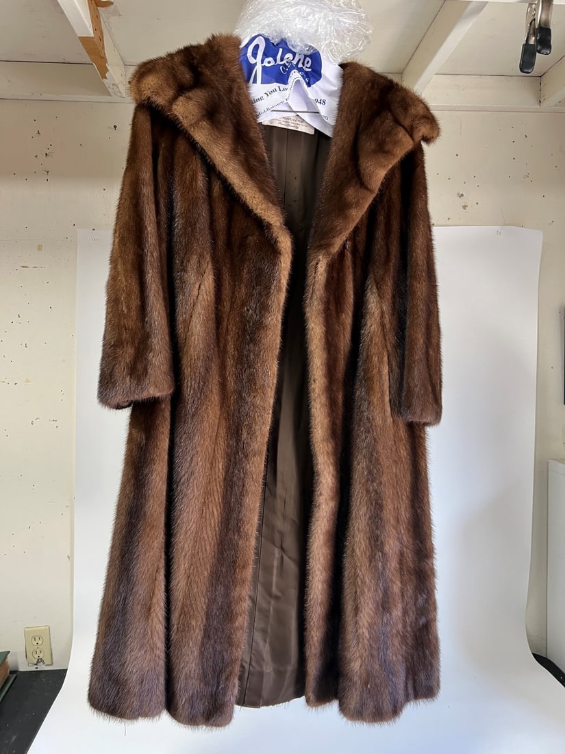 Fine Quality Mink Coat Well cared for.: EMBA The American Mink Lunaraine Natural Dark Brown Mink. Rare quality . Just returned from fur dry cleaner. Excellent condition