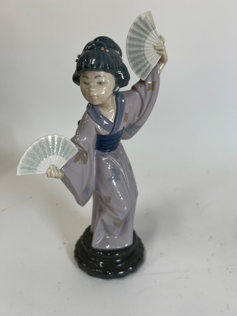 Lladro Figure Marked at the Underside: Geisha Girl with Fans 12"H
