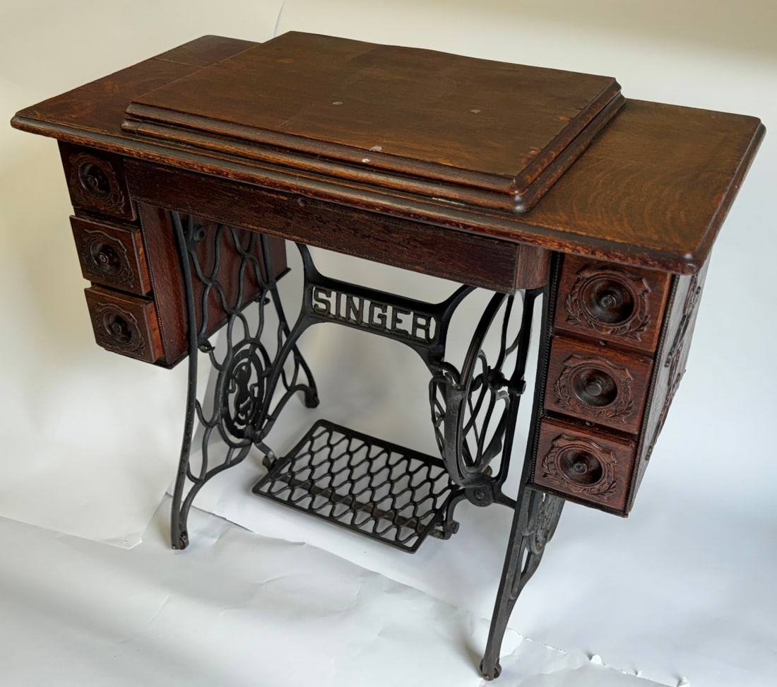 Antique Singer Sewing Machine. Wrought Iron Base (1 of 5)