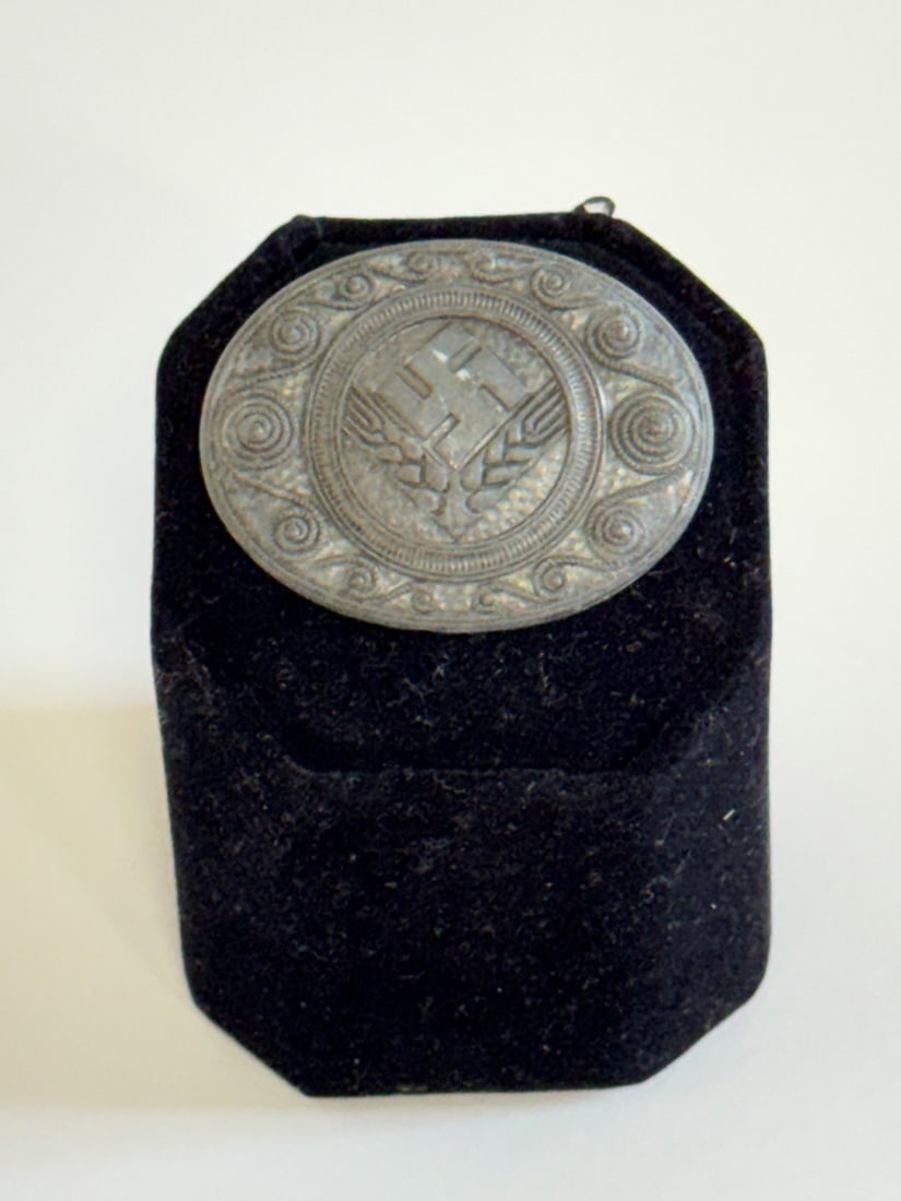 RAD Female Brooch Julius Bauer & Co.: (Reichsarbeitsdienst)