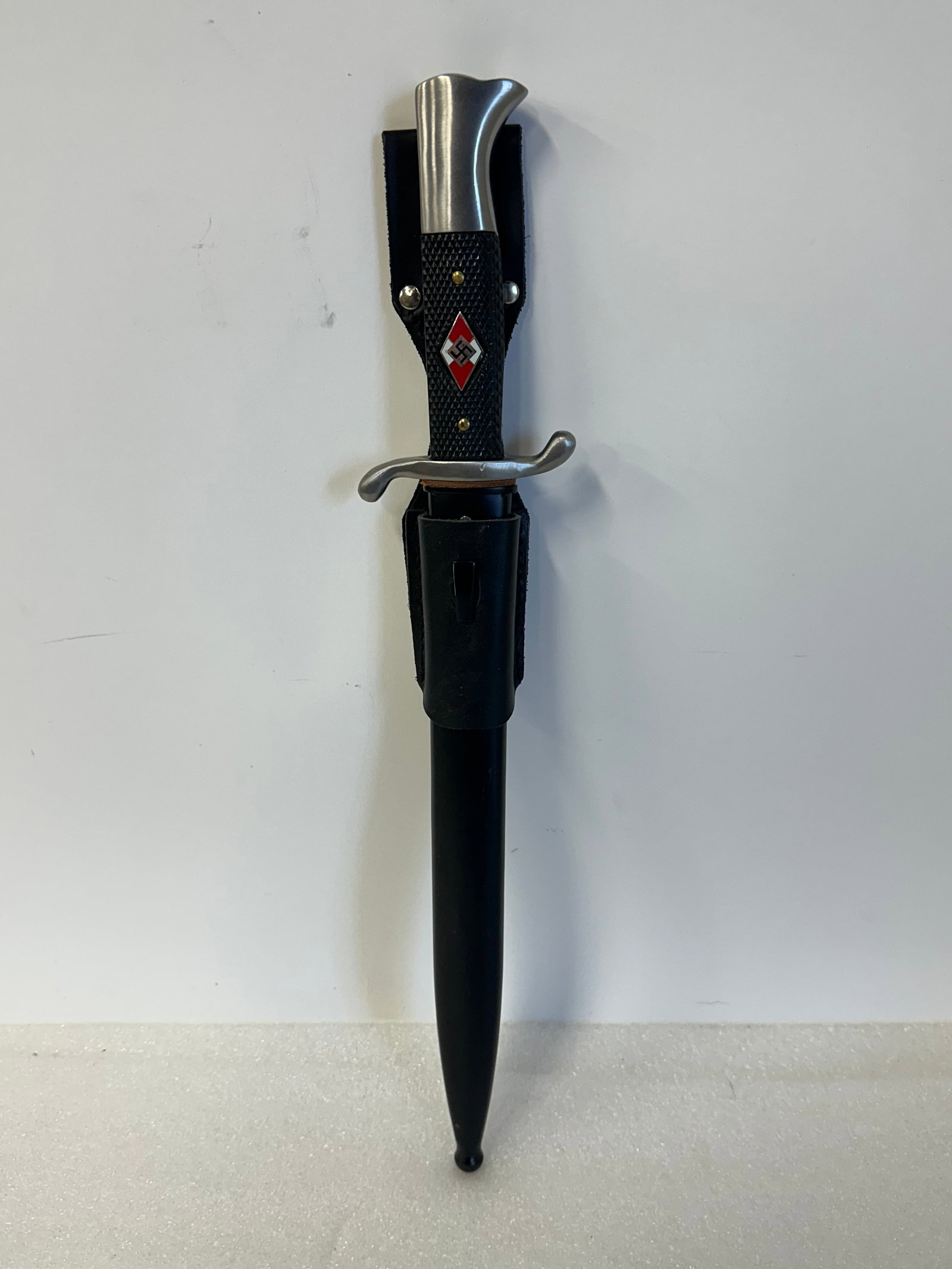 Youth Bayonet (Reproduction): Excellent condiiton. With leather scabbard