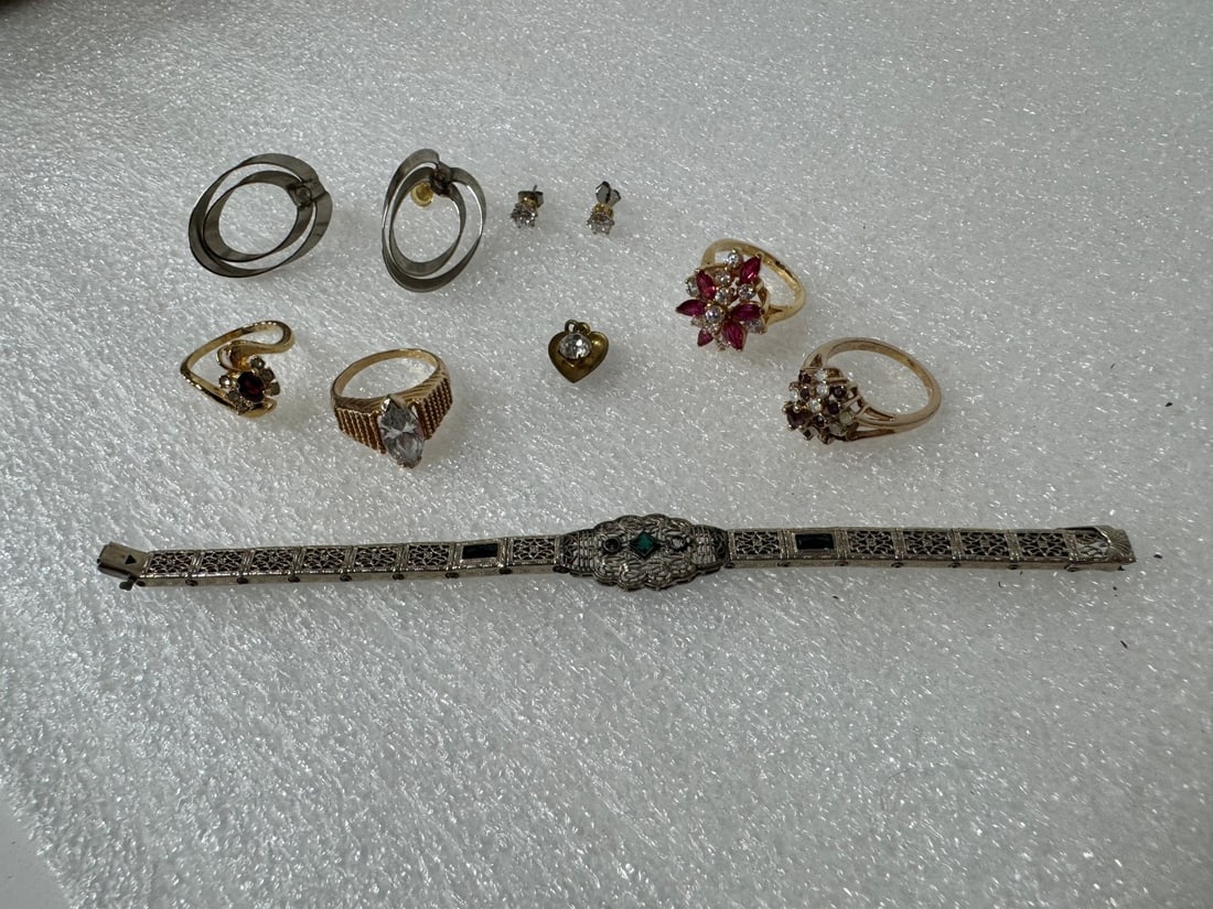 Jeweley Box with Costume Jewelry (1 of 3)