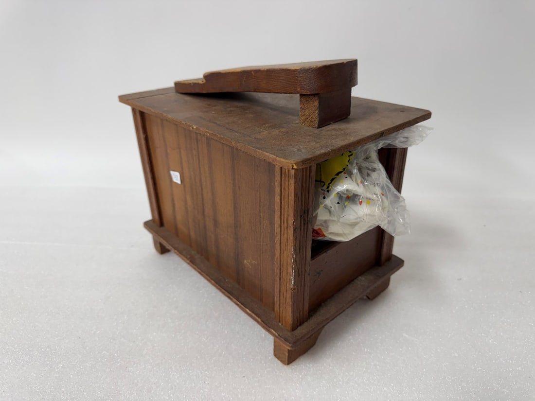 Vintage Wooden Shoe Shine Box (1 of 4)