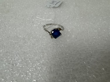 10K Gold Ring w/Sapphire