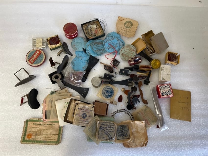 Antique Violin Accessories in Box (100): Violin accessories and restoration assists. Ebony, keys, roain, frets etc. Good condition. As pictured