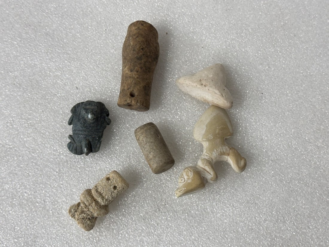 Taino Arawak Stoneware Miniatures (6): Carribean Islands 1000-1500 B. C. Six pcs. in the lotl 2 3/4" to 1 1/4"