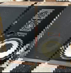 Pair of Vintage Fisher STV -875 Speakers