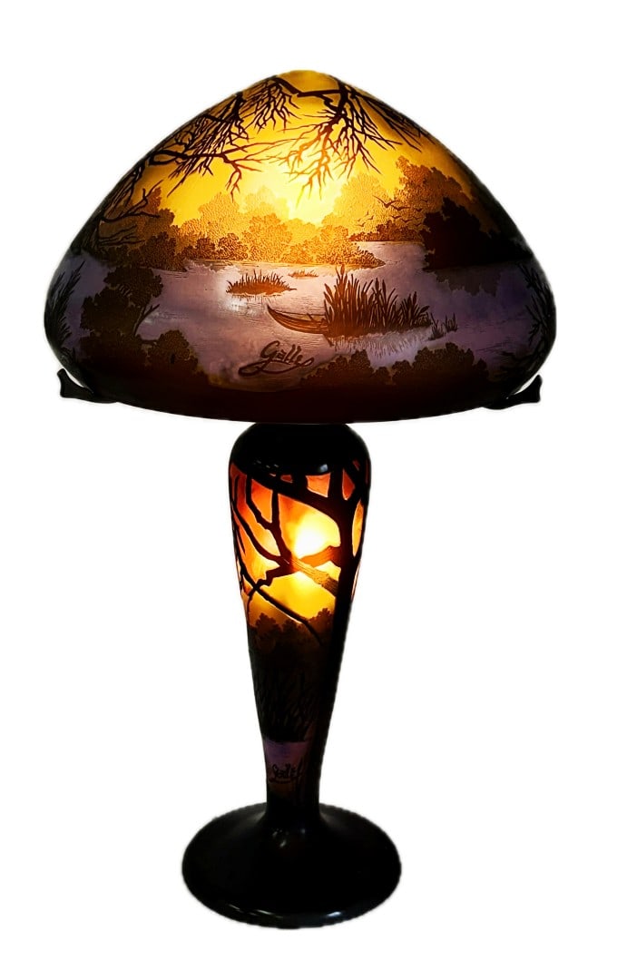 Galle Scenic Cameo Glass Lamp (1 of 15)