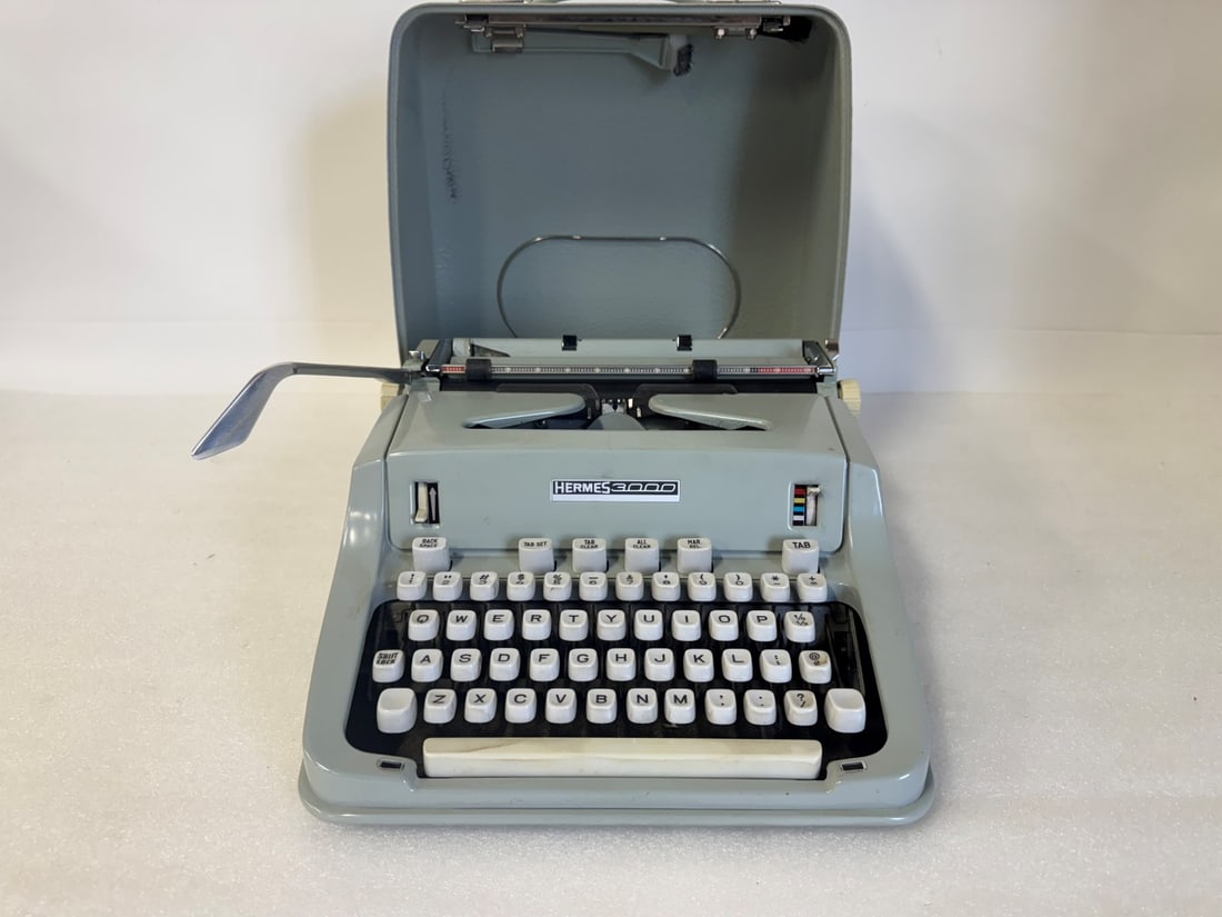 Vintage Hermes 3000 Typewriter (1 of 2)