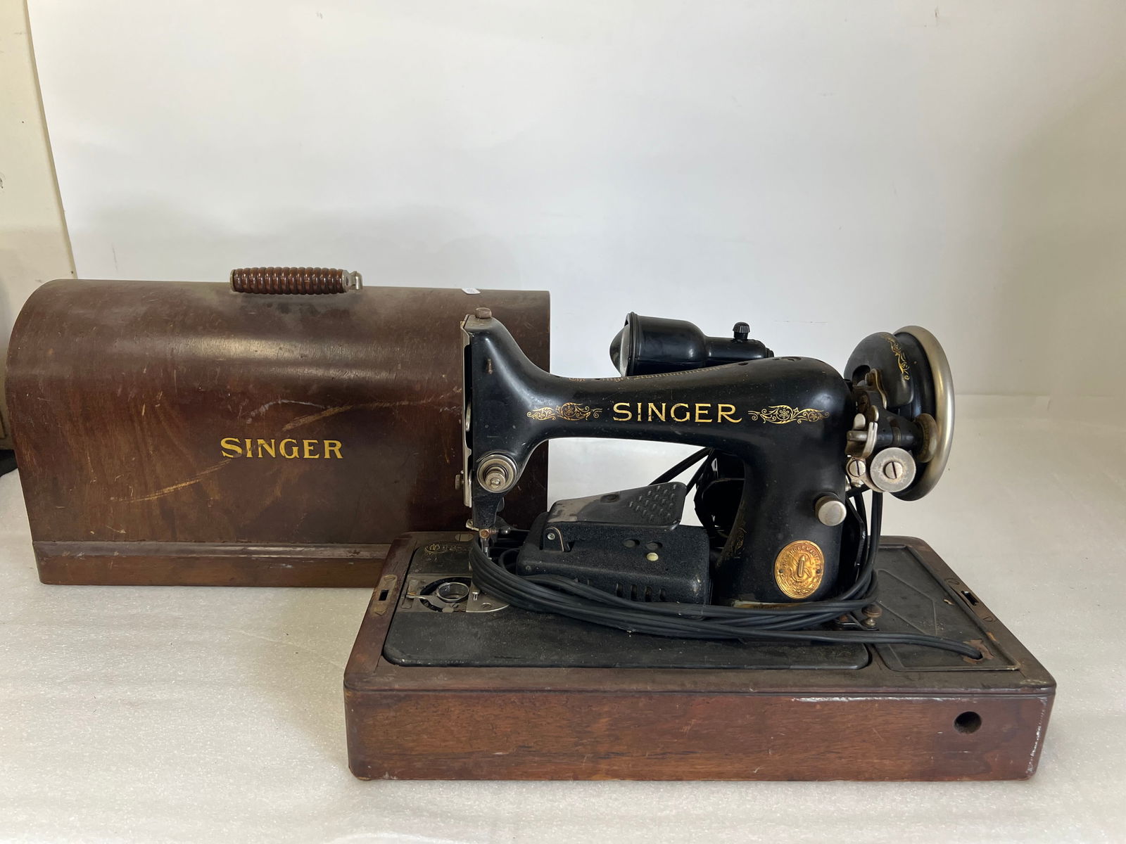 Singer Sewing Machine (1 of 1)