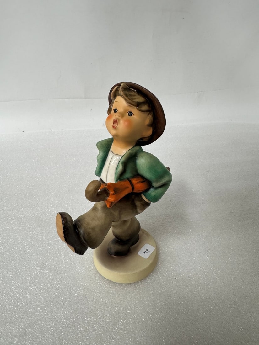 Hummel Figure Large: Haooy Traveler