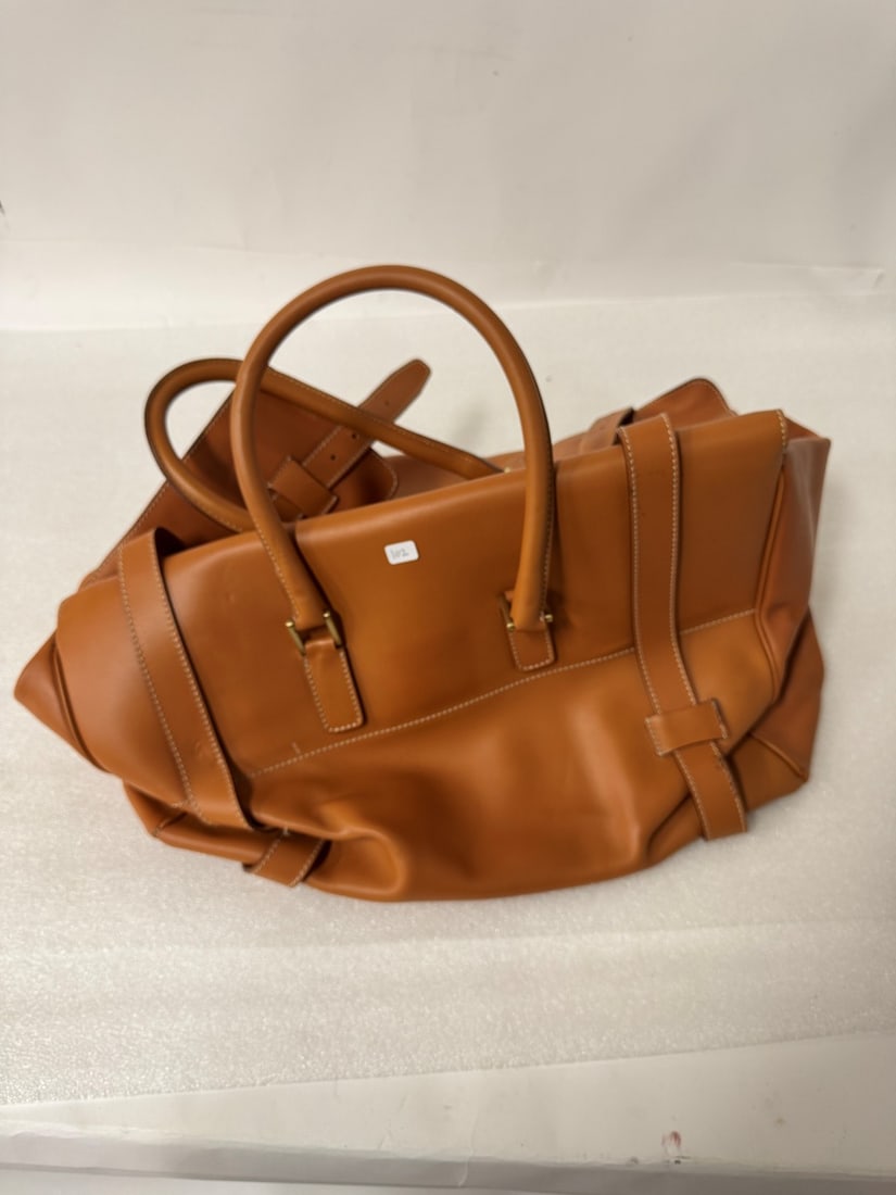 Leather Satchel Giorgio Armani: Marked at the inside. As pictured. Approx. 12"H x 22 1/2"W