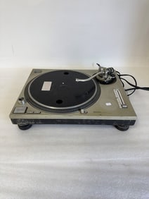 Technics SL-1200MK2 Quartz Synthesizer Direct-Drive Turntable