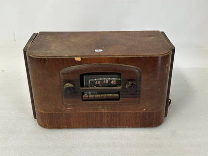 Antique General Electric Radio: As pictured