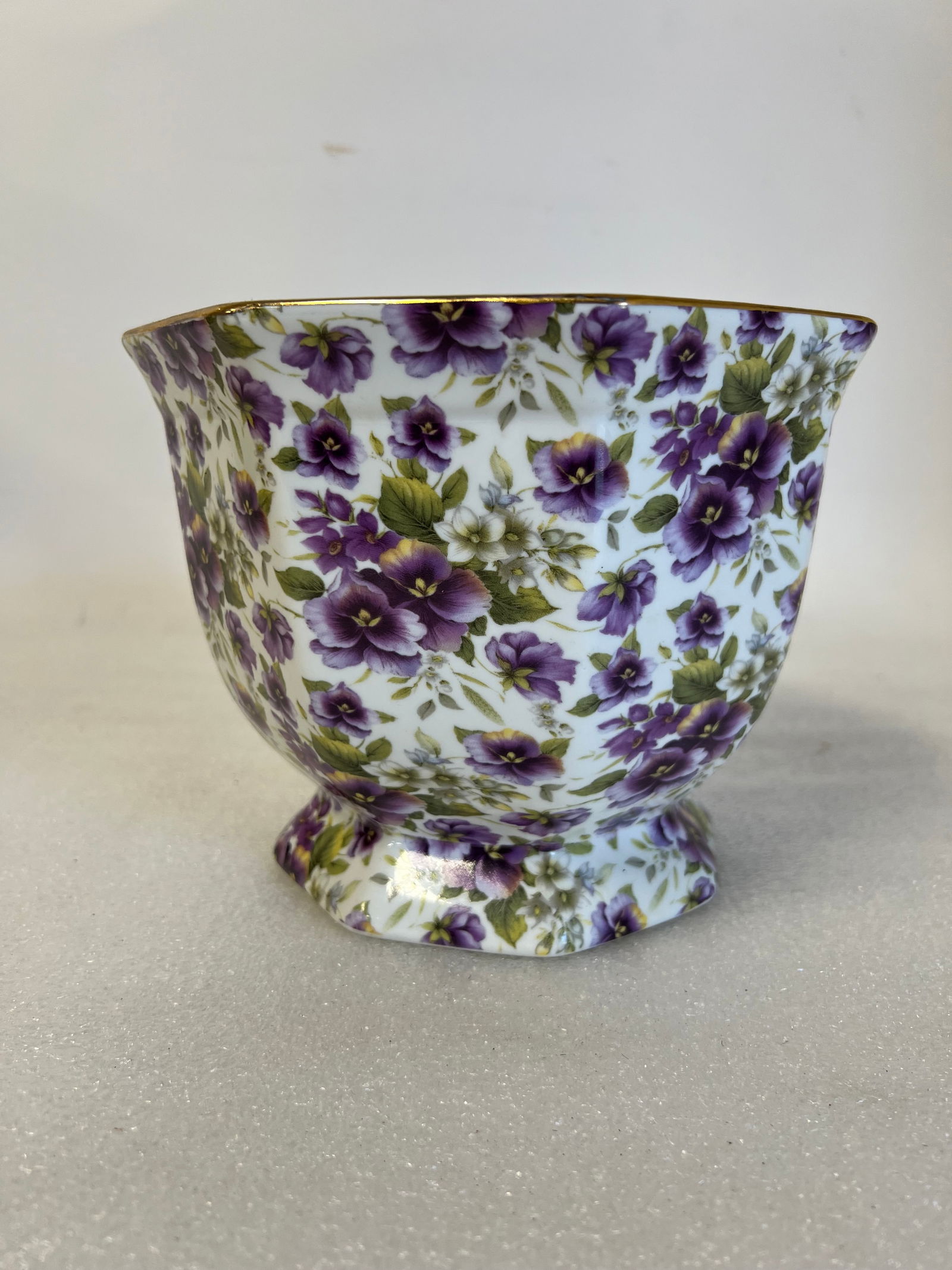 Baum Bros. Pansy Chintz Cachepot (1 of 2)