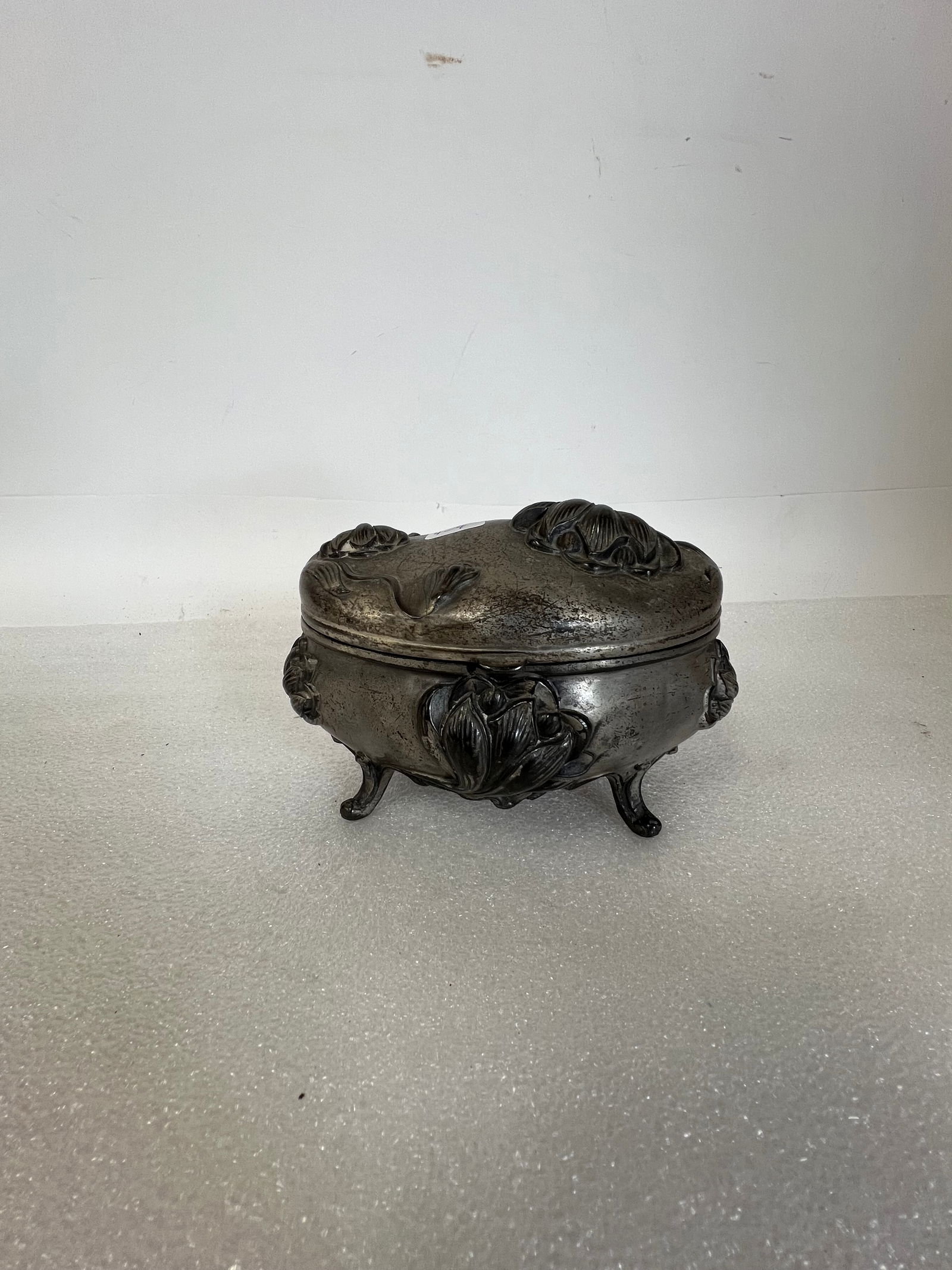 Art Nouveau Silverplated Dresser Box (1 of 3)