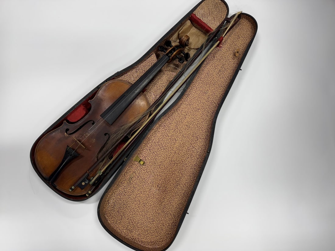 Giovan Paolo Maggini Violin in Case (1 of 3)