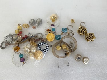 Collector's Lot of Vintage Earrings