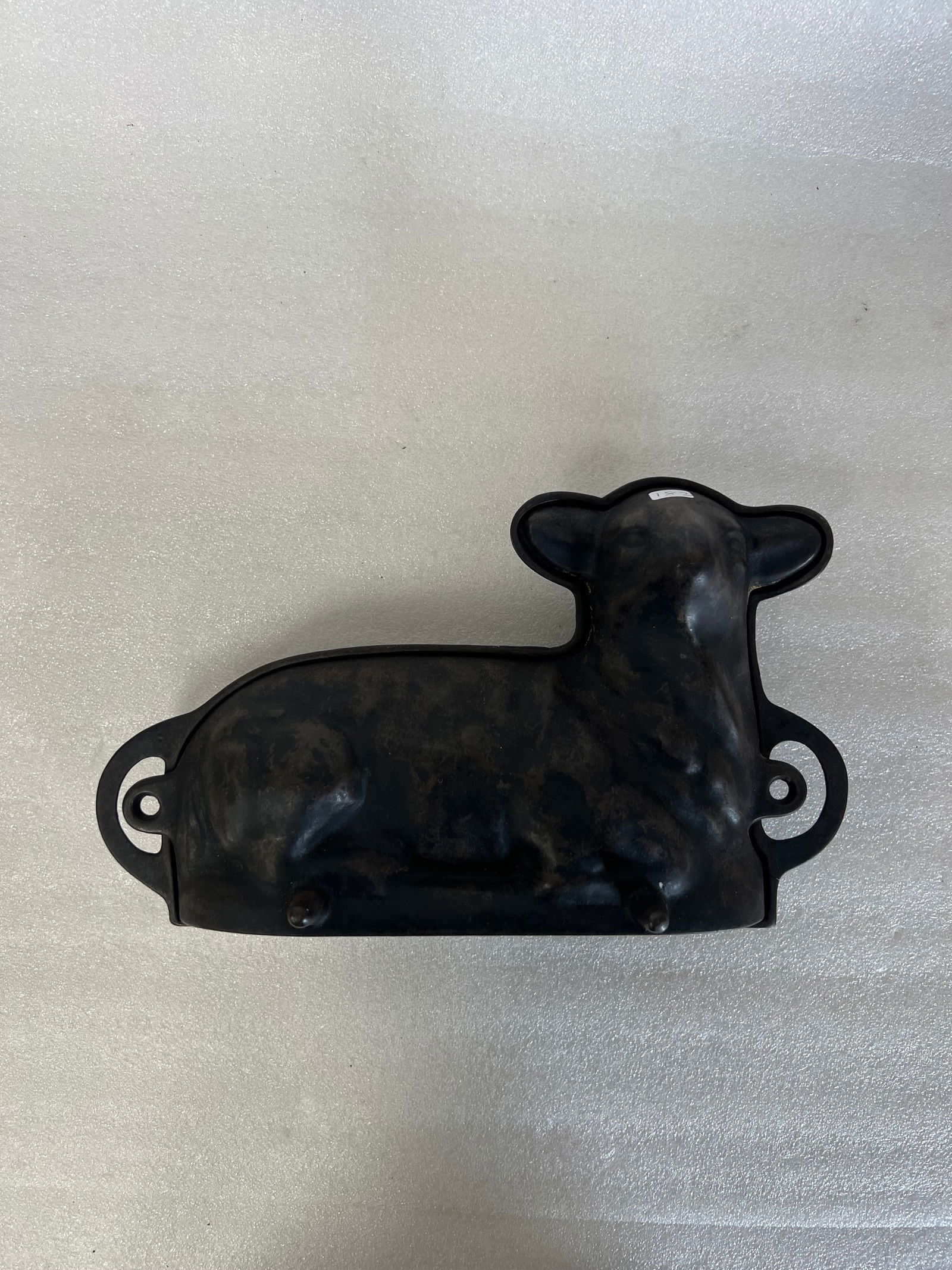 Antique Cast Iron Lamb Mold (1 of 2)