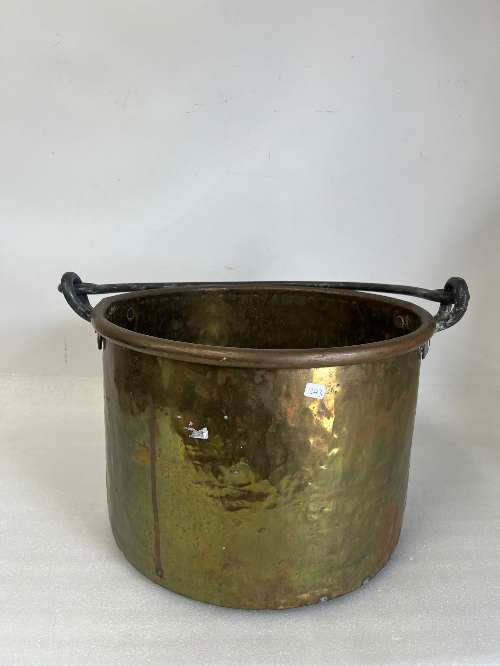 Large Dovetailed Handled Brass Pot (1 of 2)