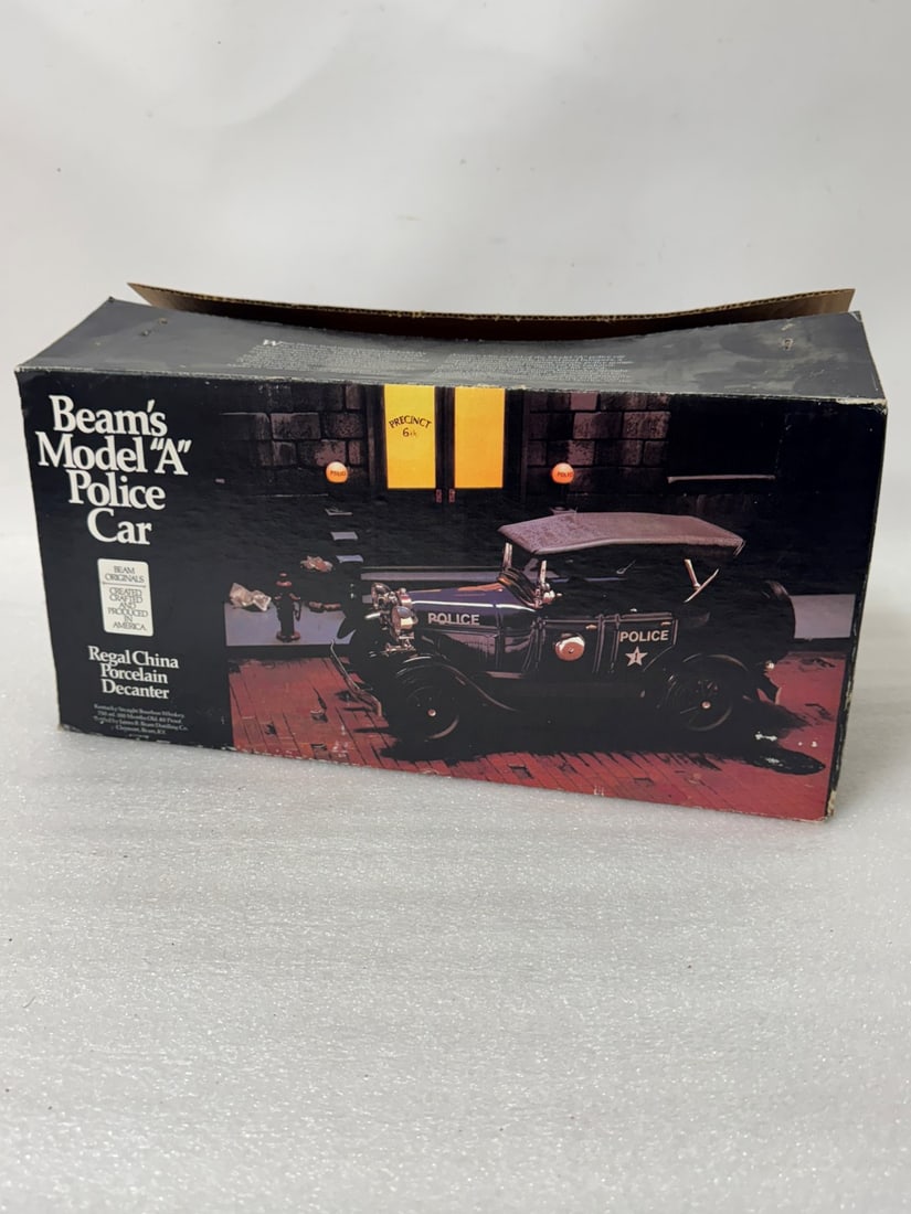 Jim Beam Figural Bourbon Bottle (1 of 3)