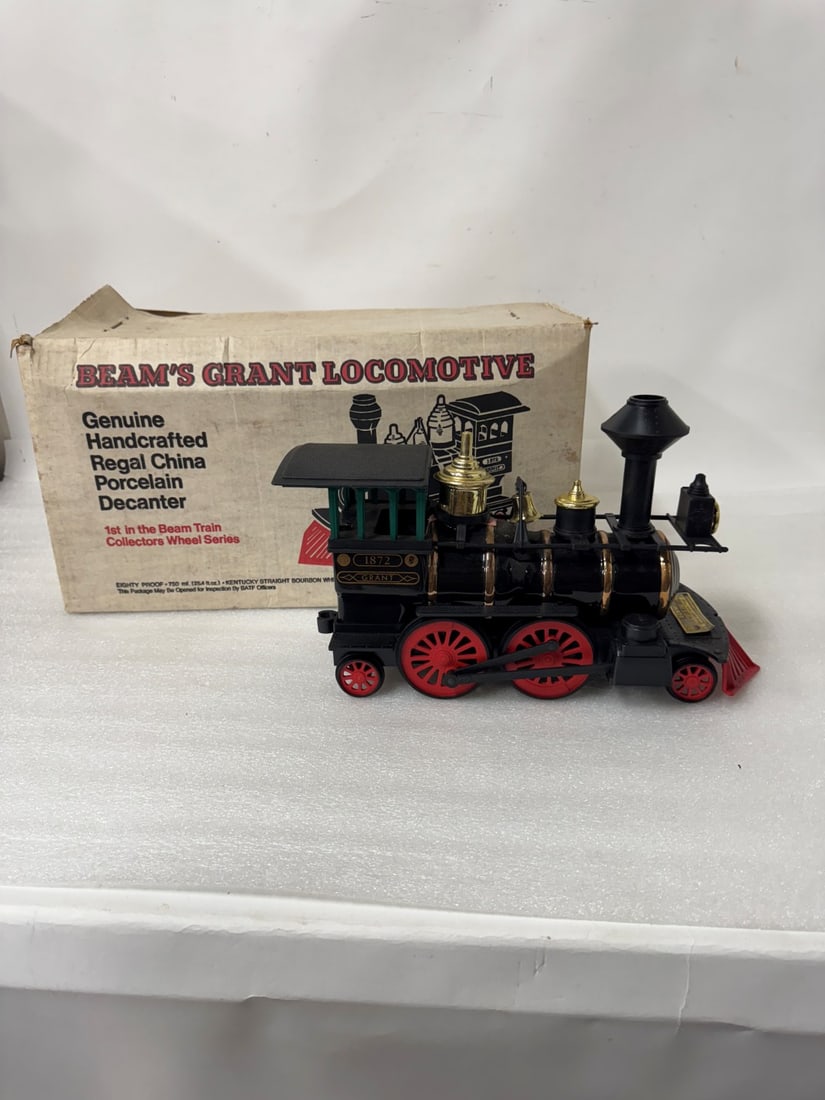 Jim Beam Figural Bourbon Bottle (1 of 3)