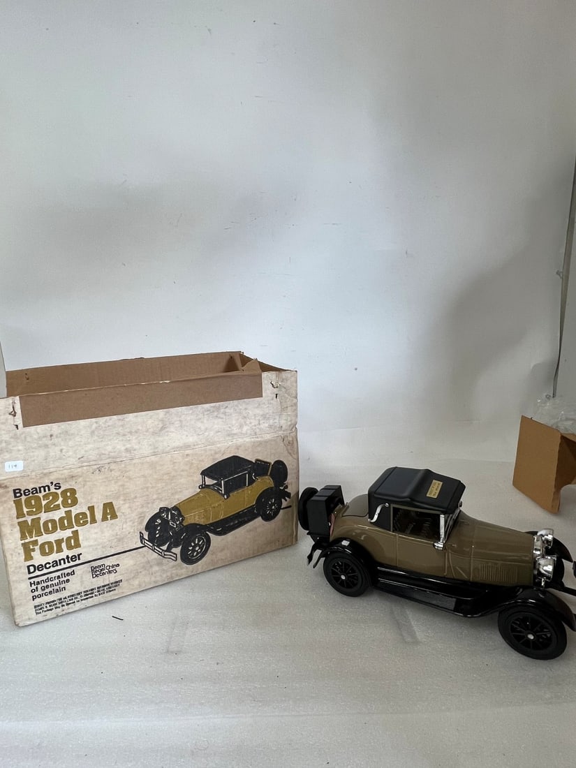 Jim Beam Figural Bourbon Bottle (1 of 1)