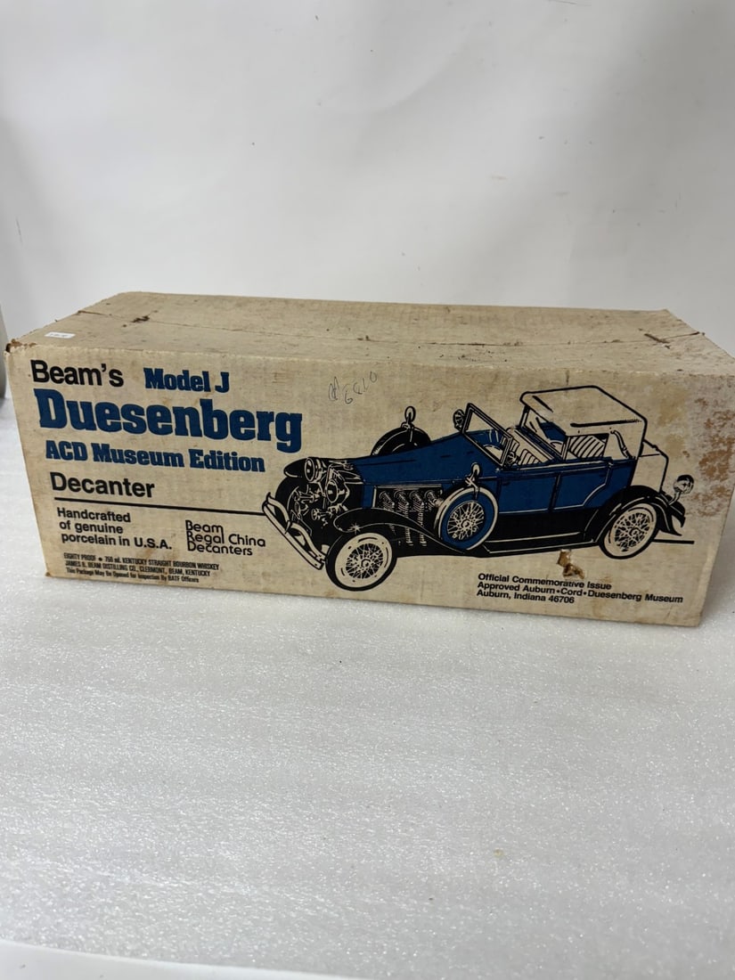 Jim Beam Figural Bourbon Bottle (1 of 2)