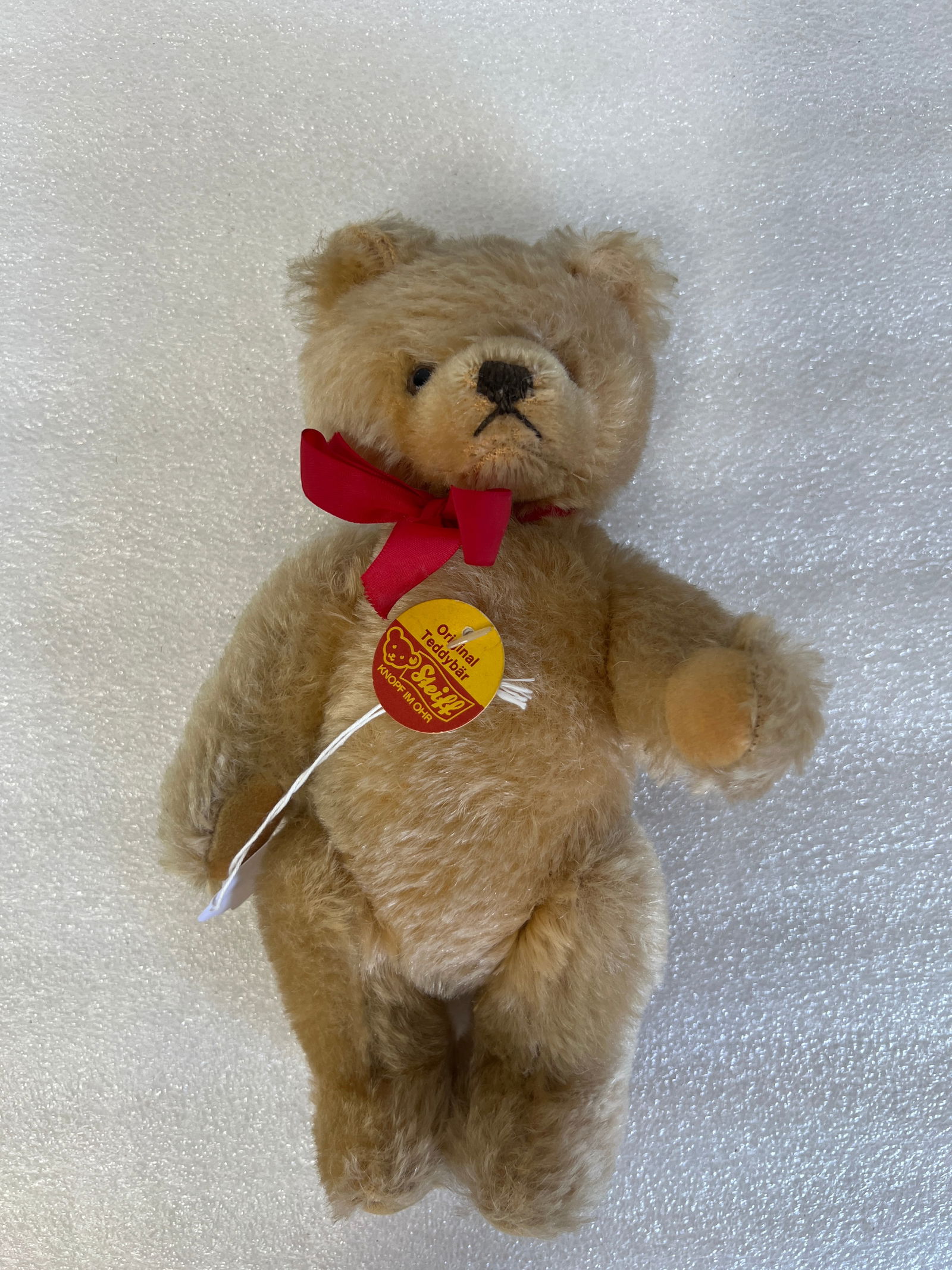Steiff Teddy Bear: Articulated arms and legs. Original Tag 9"L