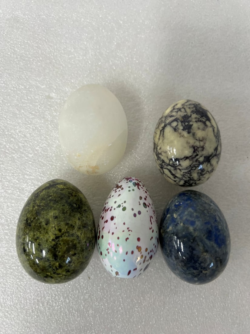 Collector;s Lot of Glass Eggs (5): Marble , Agate, Spatterware Etc. Five in the lot.