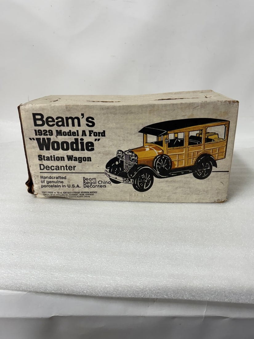 Jim Beam Figural Bourbon Bottle (1 of 3)