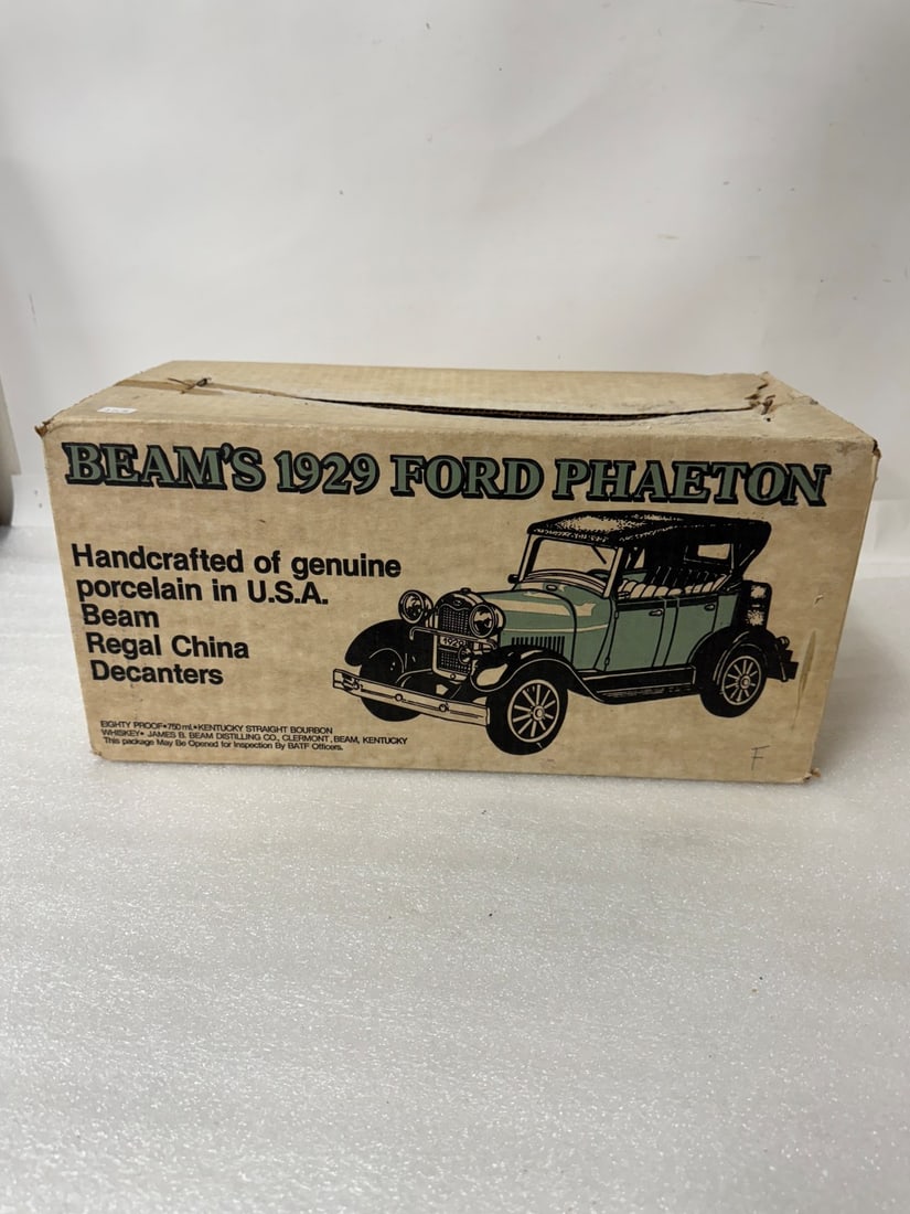 Jim Beam Figural Bourbon Bottle (1 of 2)