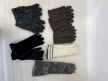 Six Pr. Vintage Gloves