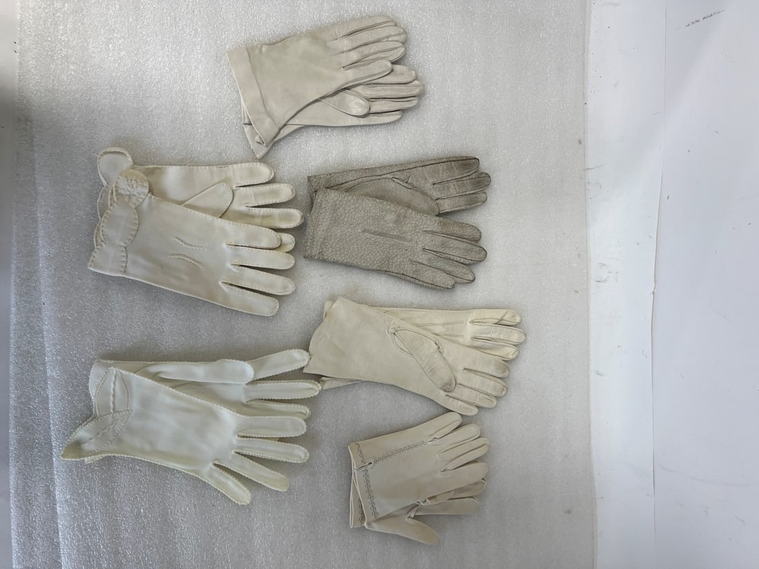 Six Pr. Vintage Gloves: Varying sizes smallest 8" biggest 10 1/2"