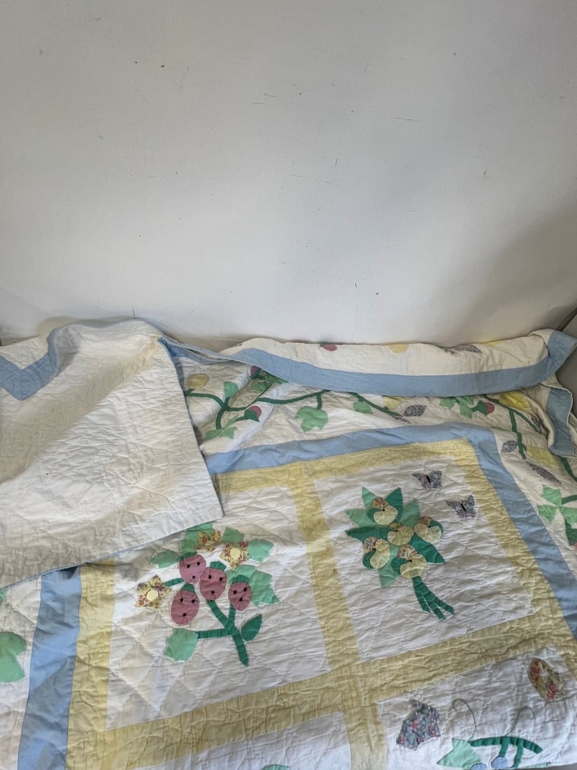 Antique Patchwork Quilt: 82" H by 126" W