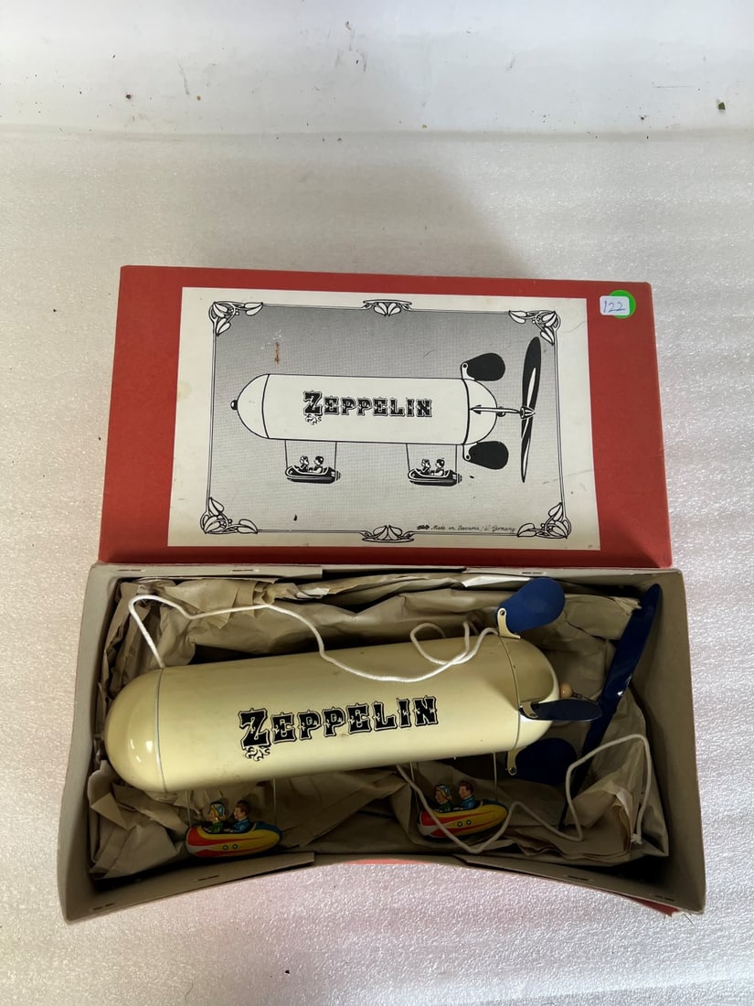 Zeppelin Air Ship Tin (1 of 1)