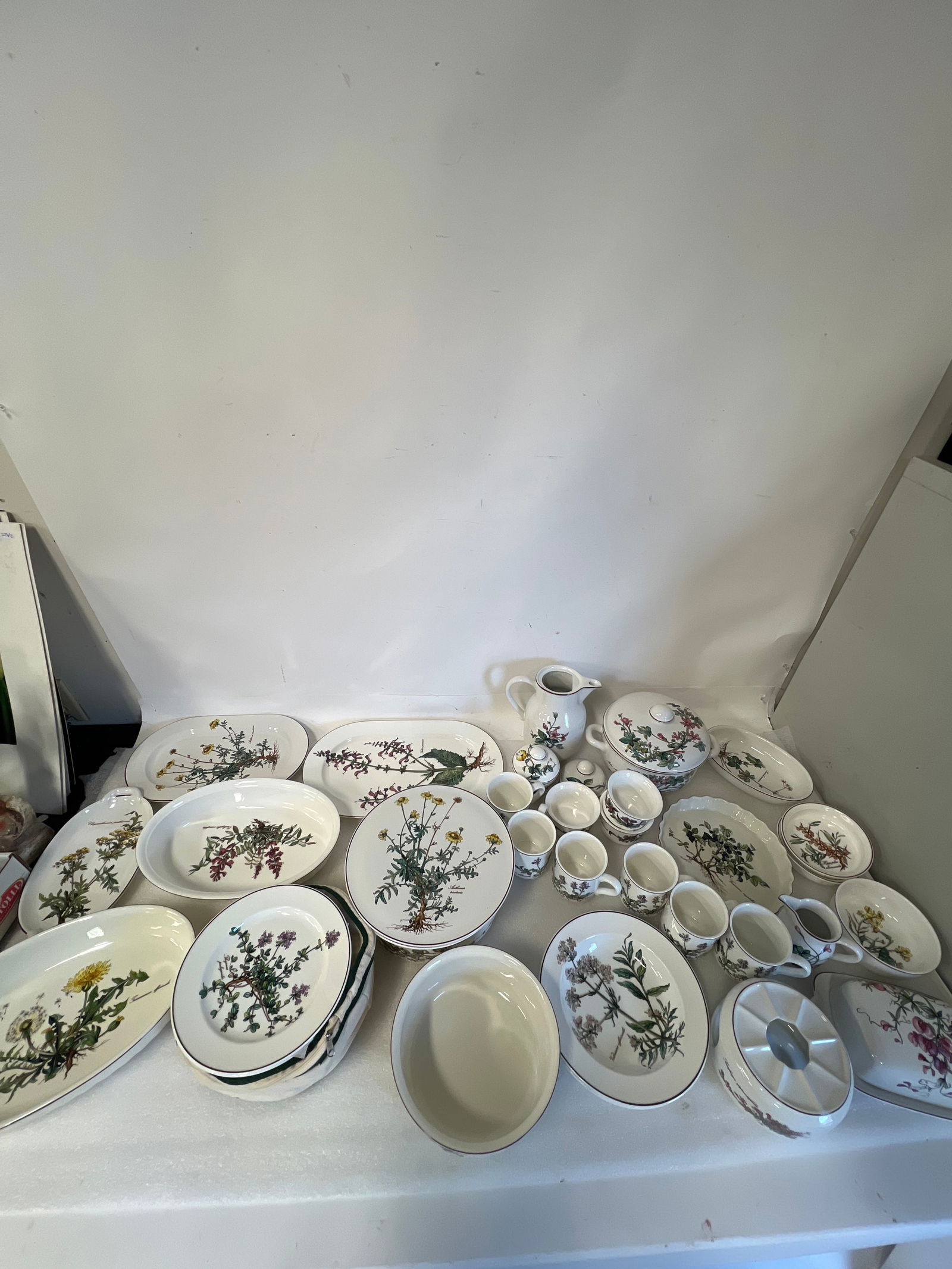 Extensive Villeroy & Boch Dinner Service in the Botanica Pattern (46 pcs) (1 of 5)