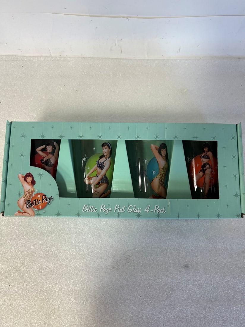 Bettie Page Pint Glass Tumblers (4) (1 of 1)