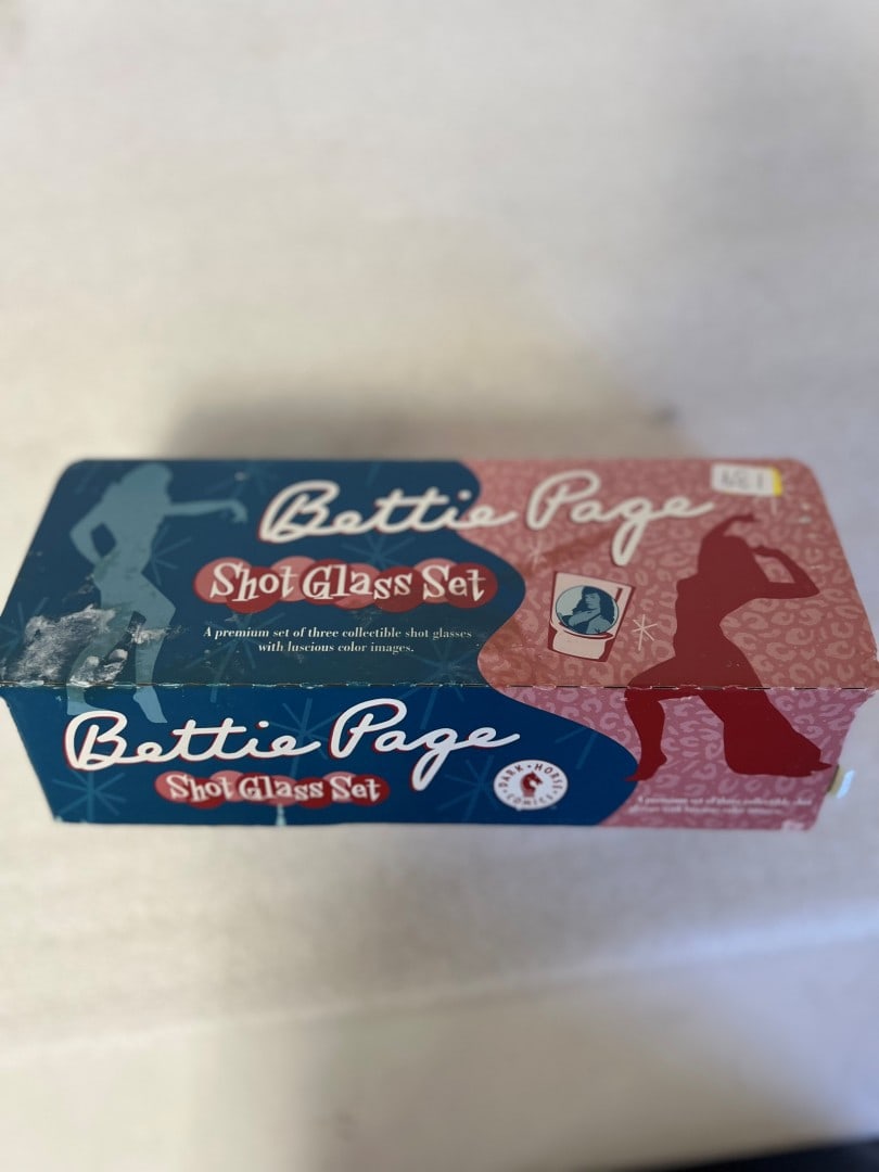 Bettie Page Shot Glass Set. (1 of 2)