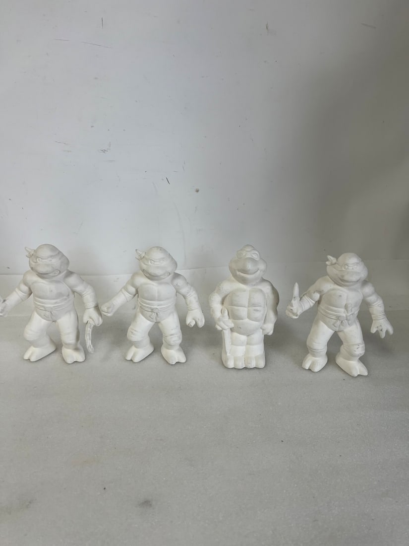 4 TMNT Porcelain Figures: As pictured
