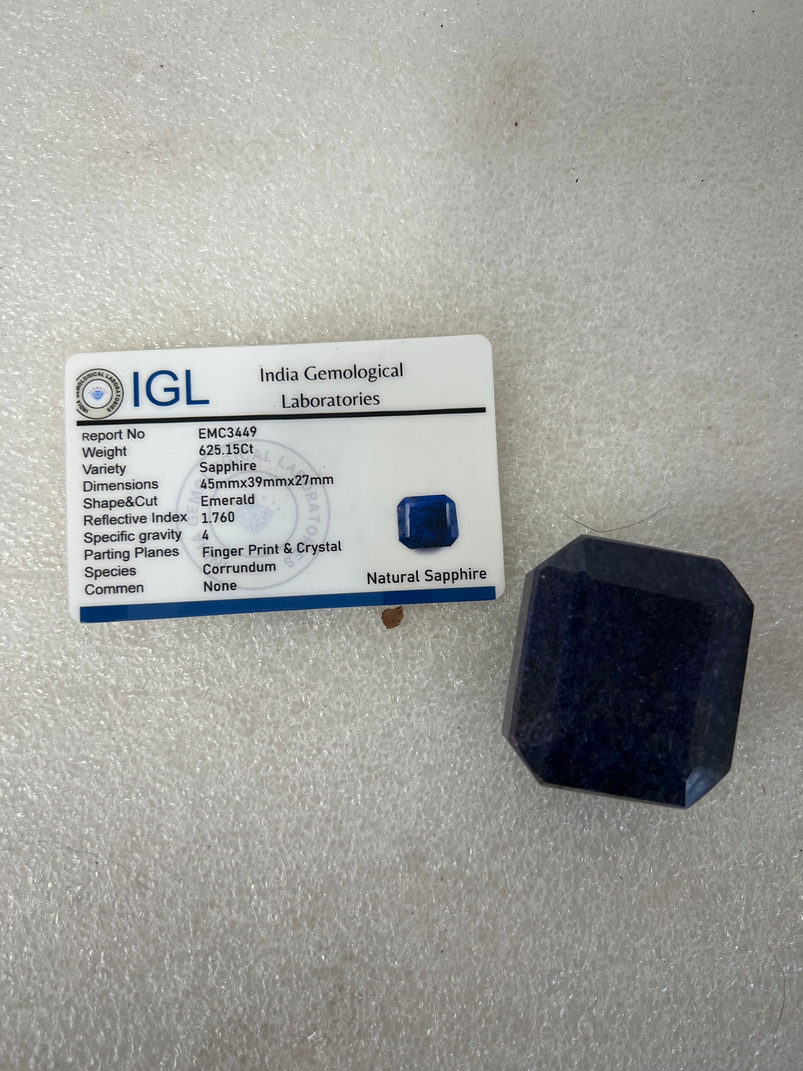Natural Sapphire 625,15 Carats: With India Gemological Laboratory card giving all other specifications.