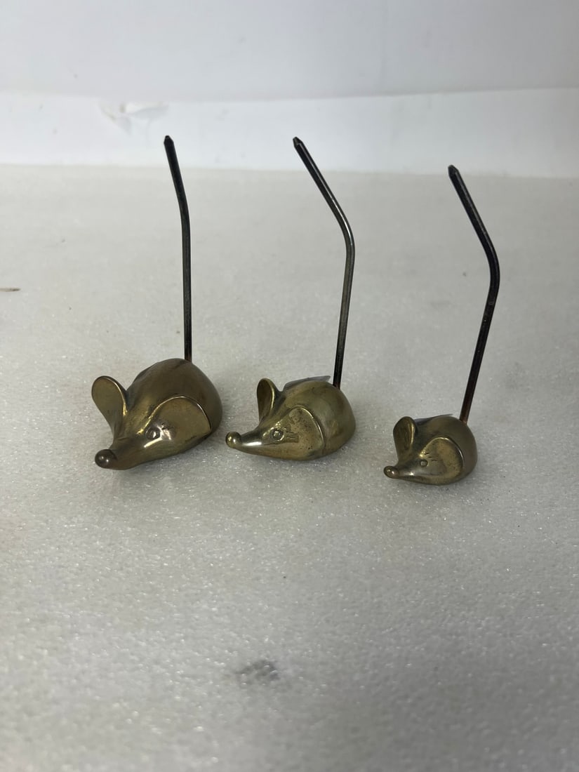 Anique Figural Mice Paper Holders: In graduated sizes. 2 1/2" to 1 /1/2"