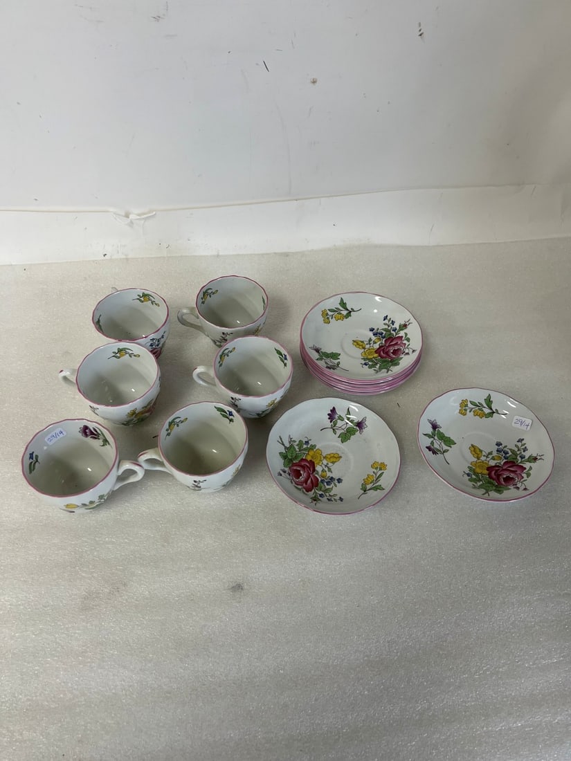 Spode Marlboorough Sprays Cups & Saucers (14): Six cups and eight saucers. 14 pcs. in the lot
