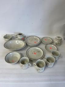 Royal Doulton Sandsprite Dinnerware (18)