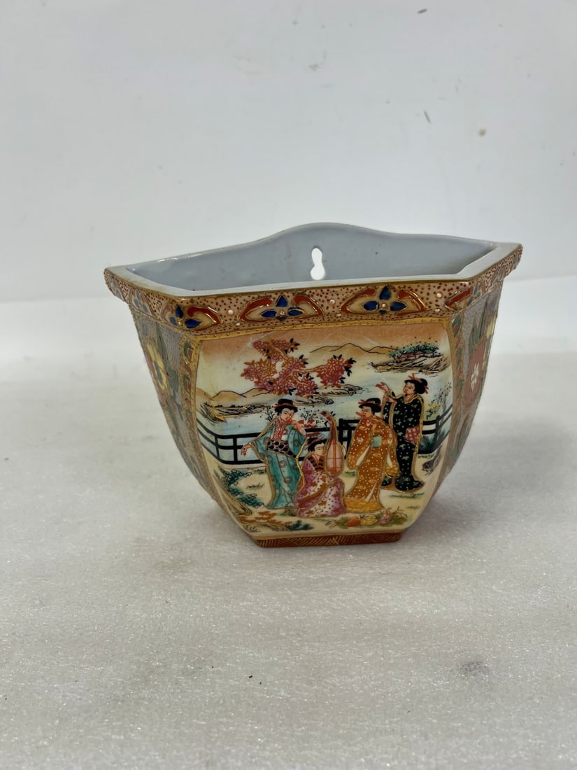 Oriental Planter for Wall Hanging. (1 of 3)