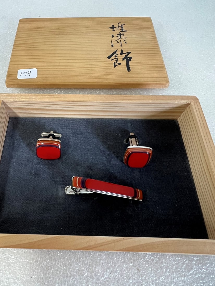 Vintage Cuff Link and Tie Bar Set (1 of 2)